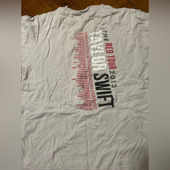 Taylor swift red tour shirt - Picture 2 of 2